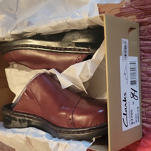 New Clark Wine Mules - Picture 8 of 9